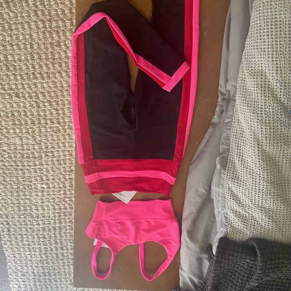 Brand new beach riot set, tags on. Size small